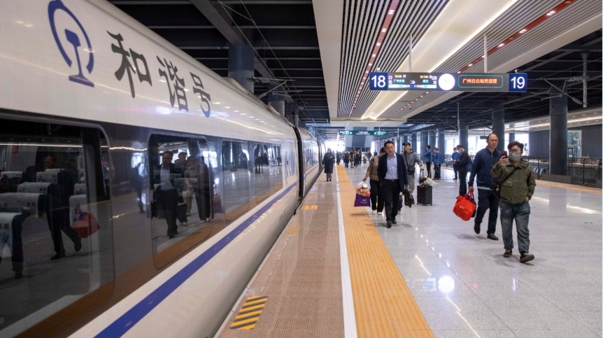 2023年度广州交通运行数据：地铁客流强度国内第一